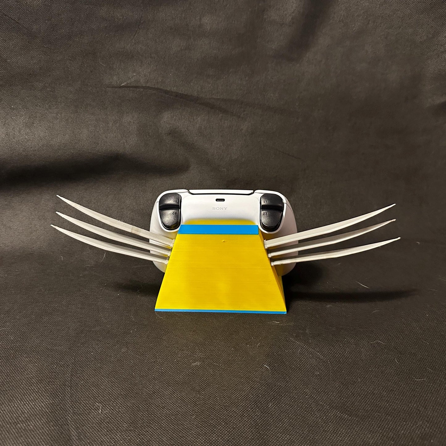 Dualsense stand - Deadpool and Wolverine